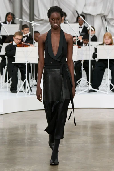 Look 3